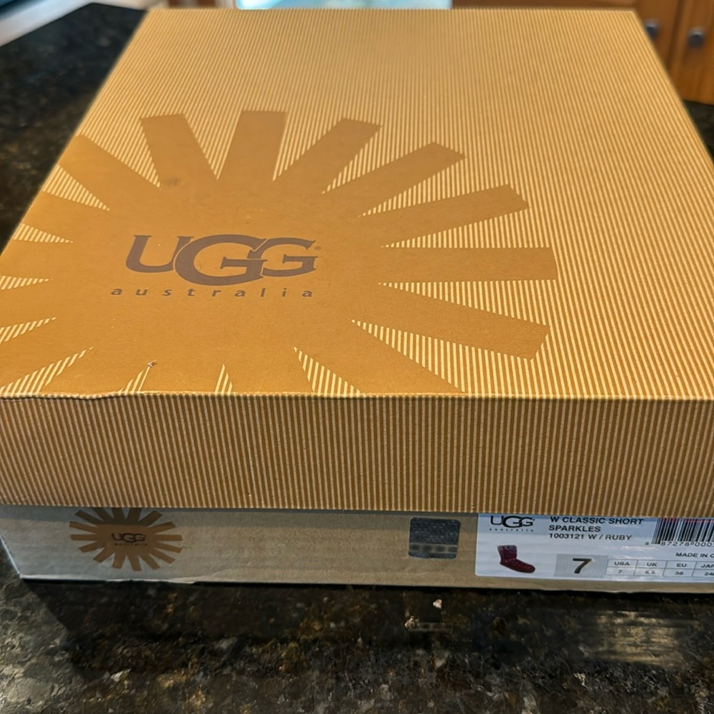 UGG Classic Short Sparkles Ruby